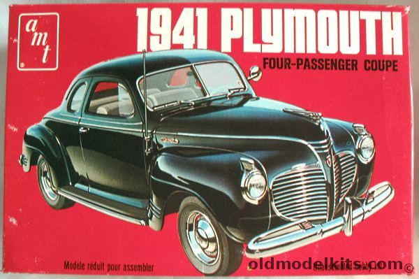 AMT 1/25 1941 Plymouth Model P-12 Four Passenger Coupe, T148 plastic model kit